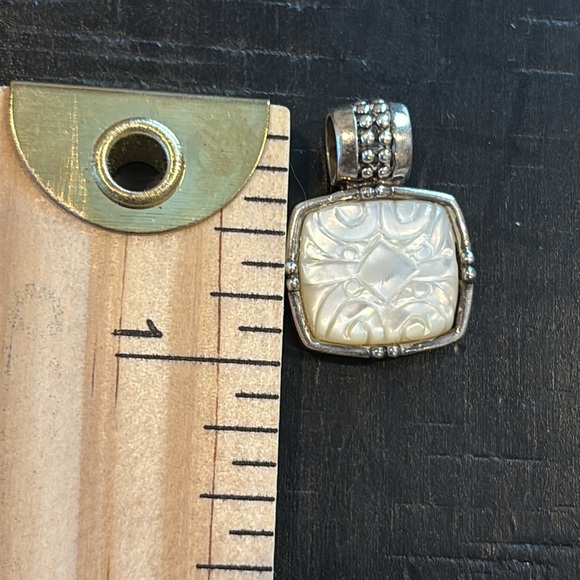 Sterling Silver 925 A Marked Mother Of Pearl Carved Elegant Cream Pendant - Picture 6 of 7